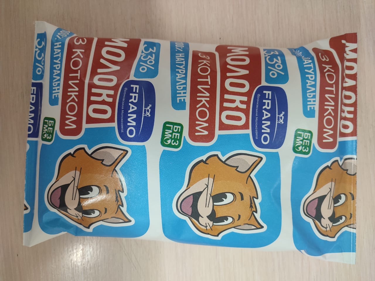 Молоко коров'яче ФРАНКІВСЬКИЙ МОЛОКОЗАВОД ультрапастеризоване 3,3% фас. 900 грам